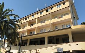 Hotel 106